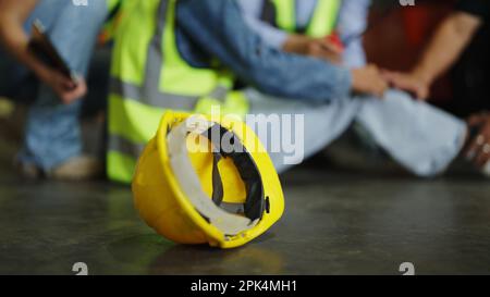 Le personnel de l'entrepôt industriel ayant un accident dans l'usine Banque D'Images