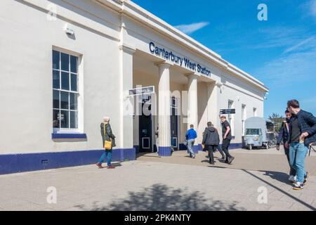 Canterbury,West Station,entrée,Station Road West,Southeastern,trains,passagers,Canterbury,Kent,Angleterre Banque D'Images