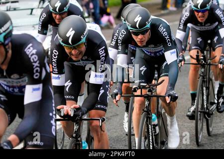 09 mai 2014 - Giro d'Italia 2014 - Stage 1 - Colombian Great Rigoberto Uran (troisième pilote dans) dans Omega Pharma - Quick-Step train à l'épreuve de ce soir à Belfast en Irlande du Nord. © David Hunter. Banque D'Images