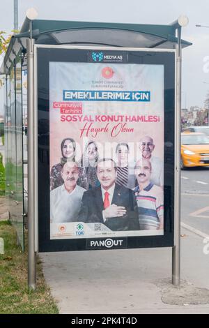 Istanbul, Turquie - 10 décembre 2022 : panneau d'affichage avec Recep Tayyip Erdogan. Banque D'Images