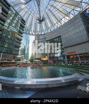 Sony Center Interior - Berlin, Allemagne Banque D'Images