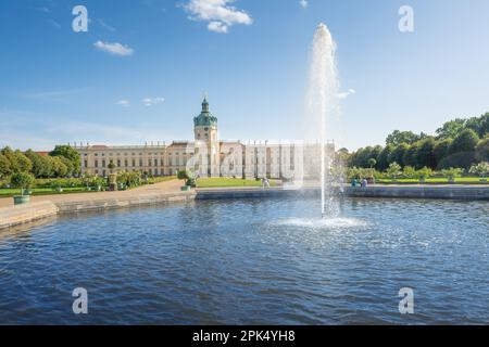 Château de Charlottenburg et Fontaine - Berlin, Allemagne Banque D'Images