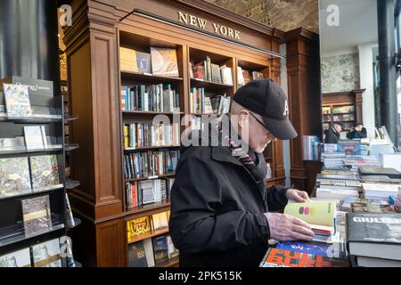 Rizzoli Bookstore est situé sur Broadway, dans le quartier chic de Nomad, 2023, New York City, USA Banque D'Images