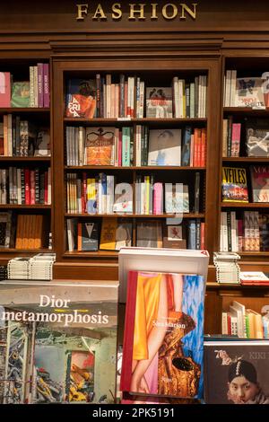 Rizzoli Bookstore est situé sur Broadway, dans le quartier chic de Nomad, 2023, New York City, USA Banque D'Images