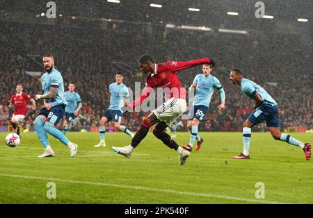 Marcus Rashford, de Manchester United, se dirige vers le but lors du match de la Premier League à Old Trafford, Manchester. Date de la photo: Mercredi 5 avril 2023. Banque D'Images