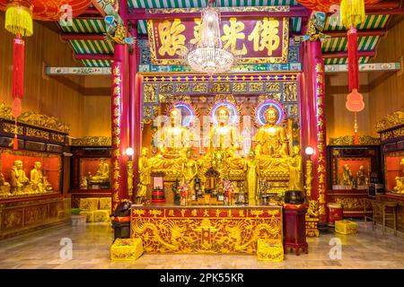 Statues de Bouddha à Wat Mangkon Kamalawat, le plus grand et le plus important temple bouddhiste chinois à Chinatown, Bangkok, Thaïlande Banque D'Images