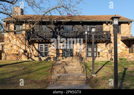 Makanda, Illinois - États-Unis - 20 mars 2023 : extérieur du parc national de Giant City Lodge, construit dans les années 1930, à Makanda, Illinois, États-Unis. Banque D'Images