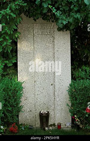 Wiedeń, Wien, Vienne, Autriche, Von Josef Hoffmann entworfenes Grabmal Gustav Mahlers auf dem Grinzinger Friedhof; la tombe de Gustav Mahler; Gustav Mahler Banque D'Images