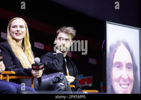 Bizarre: L'histoire d'Al Yankovic stars Daniel Radcliffe & Evan Rachel Wood au NYCC 2022 Banque D'Images