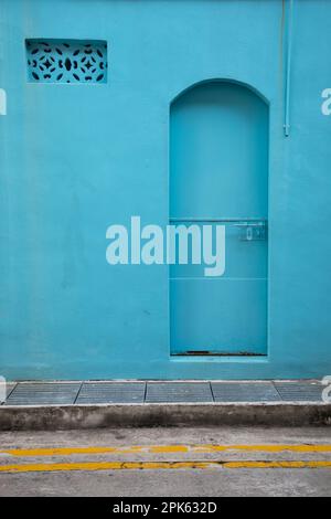 Porte bleue, à Joo Chiat, Singapour. Banque D'Images
