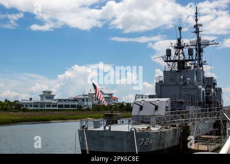 Le destroyer USS Laffey de la Marine américaine à la retraite est ancré au Musée naval et maritime de Patriot's point à Mount Pleasant, en Caroline du Sud, aux États-Unis. Banque D'Images
