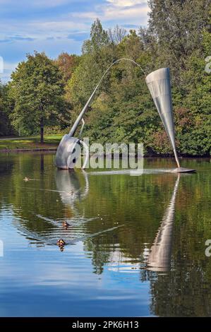 Fontaine à Perlachpark par Albert Hien, objet d'art dans le lac, Neuperlach, Munich, Bavière, Allemagne Banque D'Images