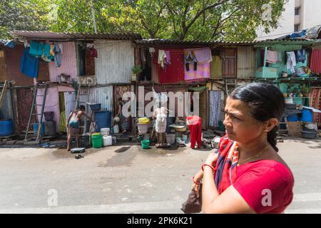 Dharavi au milieu de la ville, plus grand bidonville d'Asias avec environ 600 000 personnes, Mumbai, Maharashtra, Inde Banque D'Images