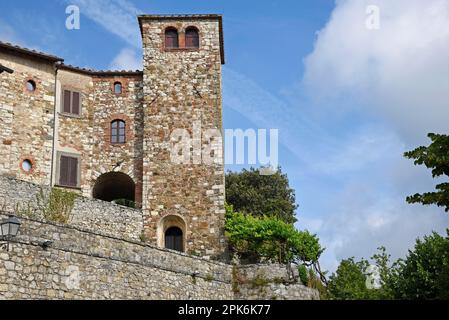 Mur de ville, tour, maisons, Radda in Chianti, province de Sienne, Toscane, Italie Banque D'Images