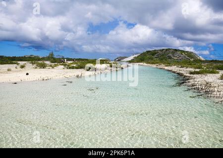 Canal d'eau vers le bain à bulles Rachels, Compass Cay, Exuma Cays, Bahamas Banque D'Images