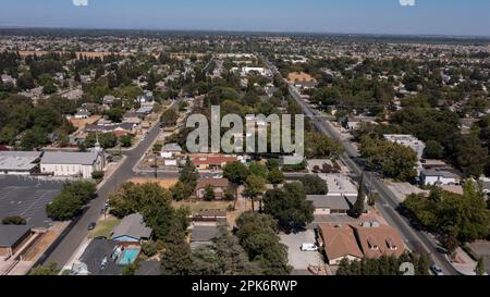 Après-midi vue aérienne d'un quartier de banlieue d'Elk Grove, Californie, États-Unis. Banque D'Images