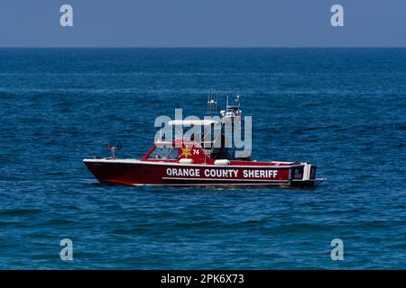 Bateau de sauvetage en mer, Newport Beach, Californie, États-Unis Banque D'Images