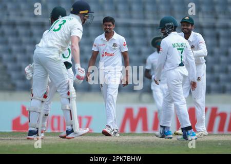 Taijul Islam célèbre après avoir reçu Harry Tector de cricket pendant le troisième jour du seul test match entre le Bangladesh et l'Irlande à Sher-e-Bangla Na Banque D'Images