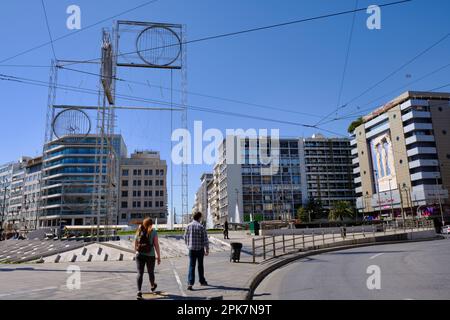 Place Omonia dans le centre d'Athènes au printemps Banque D'Images