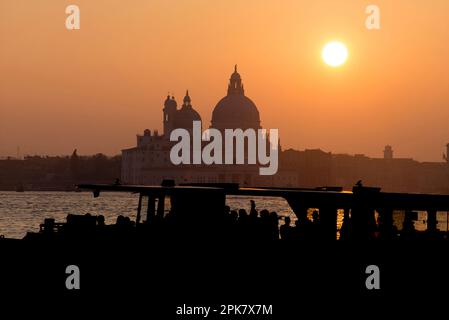 Le dôme inimitable de Santa Maria della Salute, Venise, Italie. Banque D'Images