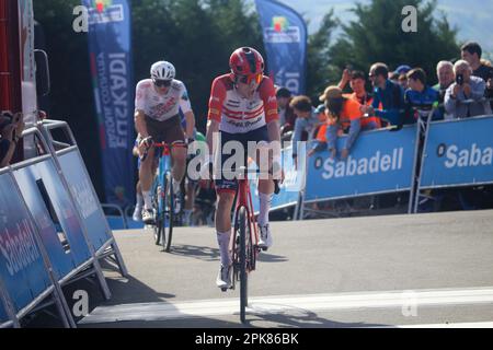 Amasa-Villabona, Espagne. 05th avril 2023. Trek-Segafredo Mattias Skjerlmose atteignant la ligne d'arrivée pendant la 3rd étape de l'Itzulia pays Basque 2023 entre Errenteria et Amasa-Villabona sur 05 avril 2023, à Amasa-Villabona, Espagne. (Photo d'Alberto Brevers/Pacific Press) crédit: Pacific Press Media production Corp./Alamy Live News Banque D'Images