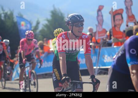 Amasa-Villabona, Espagne. 05th avril 2023. Le cavalier Jumbo-Visma, Attila Valter atteignant la ligne d'arrivée pendant la phase 3rd du pays basque Itzulia 2023 entre Errenteria et Amasa-Villabona sur 05 avril 2023, à Amasa-Villabona, Espagne. (Photo d'Alberto Brevers/Pacific Press) crédit: Pacific Press Media production Corp./Alamy Live News Banque D'Images