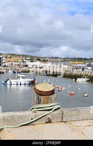 Vue sur le port de Bridport, West Bay, Dorset, Angleterre. Banque D'Images