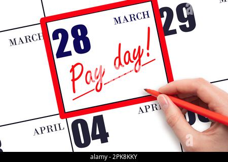28th jour de mars. Écrivez à la main le texte DE LA DATE DE PAIEMENT sur la date du calendrier 28 mars et soulignez-le. Date d'échéance du paiement. Notion de paiement de rappel. Mois de printemps, Banque D'Images