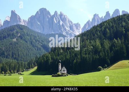 Val di Funes Alto Adige Italia , chiesa di San Giovanni in Ranui Banque D'Images