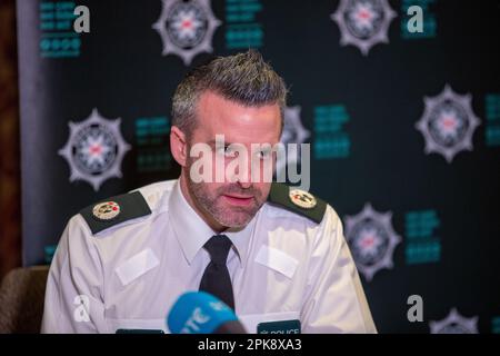 Belfast, Royaume-Uni. 06th avril 2023. PSNI ACCS Bobby Singleton. S'adresser aux médias à l'hôtel Stormont, Belfast, en ce qui concerne ce qui sera un week-end de Pâques très chargé. Il y a un risque de troubles avec les renseignements de l'intérieur de la communauté où la police serait tirée dans Credit: Bonzo/Alay Live News Banque D'Images