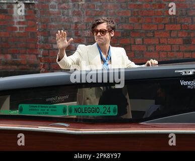 Harry Styles arrive pour le photocall de 'ne vous inquiétez pas Darling' lors du Festival International du film de Venise 79th sur 05 septembre 2022 à Venise Banque D'Images