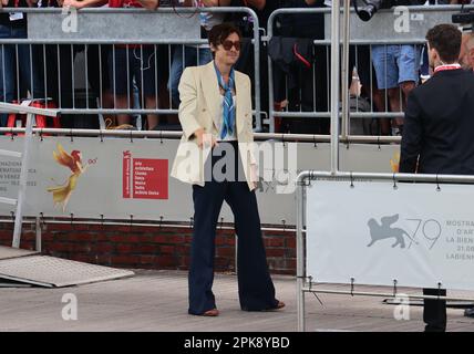 Harry Styles arrive pour le photocall de 'ne vous inquiétez pas Darling' lors du Festival International du film de Venise 79th sur 05 septembre 2022 à Venise Banque D'Images