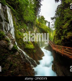 Le Wimbachklamm près de Wildbach, Wimbach, gorge incisée à Ramsau près de Berchtesgaden en Bavière, Allemagne. Banque D'Images