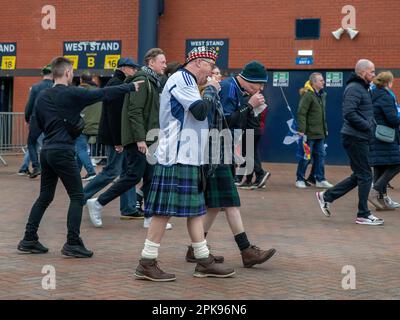 Glasgow, Écosse. ROYAUME-UNI. 28 mars 2023 : rassemblement de foules pour le match en Écosse et en Espagne au parc Hampden, en Écosse. Banque D'Images