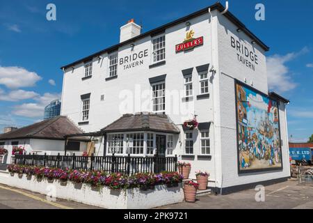 Angleterre, Hampshire, Portsmouth, Old Portsmouth, The Bridge Tavern Banque D'Images