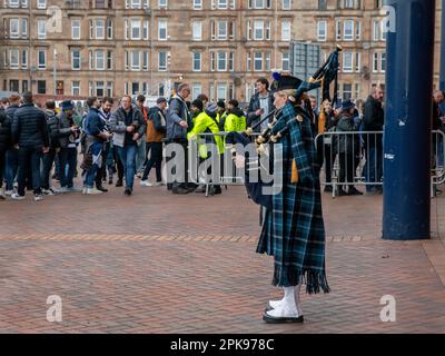 Glasgow, Écosse. ROYAUME-UNI. 28 mars 2023 : rassemblement de foules pour le match en Écosse et en Espagne au parc Hampden, en Écosse. Banque D'Images