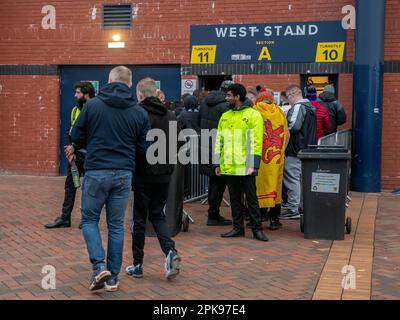 Glasgow, Écosse. ROYAUME-UNI. 28 mars 2023 : rassemblement de foules pour le match en Écosse et en Espagne au parc Hampden, en Écosse. Banque D'Images