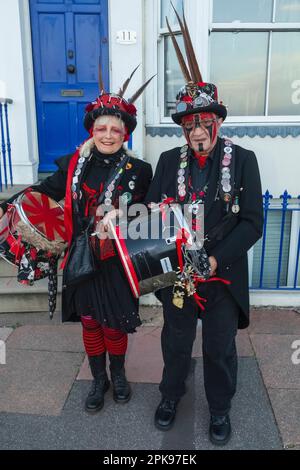 Angleterre, East Sussex, Eastbourne, participants à la procession annuelle de la Bonfire Society Banque D'Images