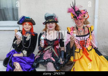 Angleterre, East Sussex, Eastbourne, participants à la procession annuelle de la Bonfire Society Banque D'Images