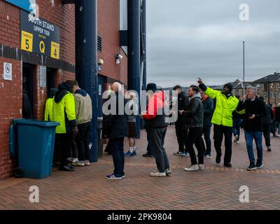 Glasgow, Écosse. ROYAUME-UNI. 28 mars 2023 : rassemblement de foules pour le match en Écosse et en Espagne au parc Hampden, en Écosse. Banque D'Images