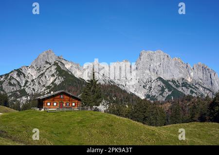 Autriche, province de Salzbourg, Pinzgau, parc naturel de Weißbach, Hirschbichl, Litzlalm, cabane alpine de Gramlerkaser, vue sur la Reiteralpe dans la région de Berchtesgaden Banque D'Images