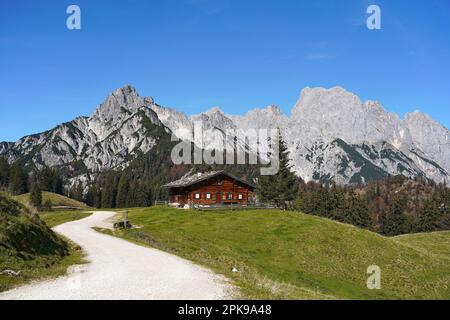 Autriche, province de Salzbourg, Pinzgau, parc naturel de Weißbach, Hirschbichl, Litzlalm, cabane alpine de Gramlerkaser, vue sur la Reiteralpe dans la région de Berchtesgaden Banque D'Images