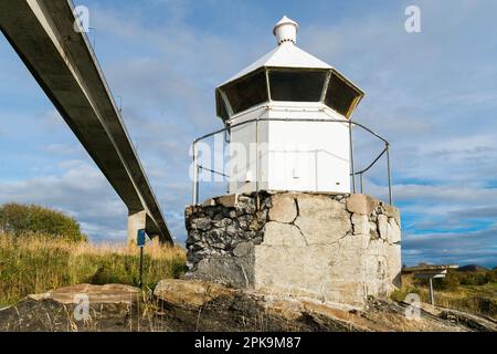 Norvège, côte Atlantique à Kystriksveien, route côtière Fv17, Saltstraumbrua, phare Banque D'Images