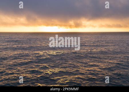 Norvège, côte Atlantique, ferry de Bodo à Moskenes, traversée, vue à l'horizon Banque D'Images