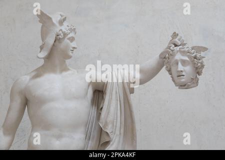 Possagno, Italie - juin 2022 : statue de Perseus avec Medusa, nommée Perseo Trionfante, par Antonio Canova, 1801 Banque D'Images