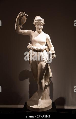 Bassano del Grappa, Italie - décembre 2022 : statue de Hebe, célèbre sculpture ancienne d'Antonio Canova, 1796 Banque D'Images