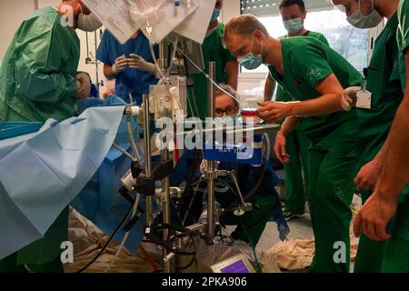 Formation de stagiaires médicaux à la technique ECMO, Oxygénation extracorporelle des membranes. Banque D'Images