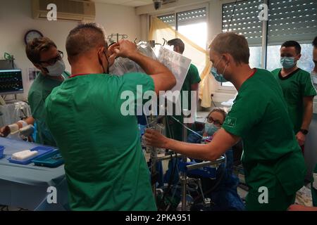 Formation de stagiaires médicaux à la technique ECMO, Oxygénation extracorporelle des membranes. Banque D'Images