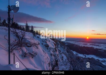 Parc naturel Hohe Wand, lever du soleil à la montagne Hohe Wand, vue depuis le sommet 'Große Kanzel' dans les Alpes de Vienne (Wiener Alpen), Alpes, Basse-Autriche, Autriche Banque D'Images