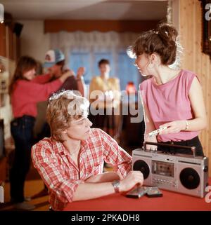 12.10.1985, République démocratique allemande, , Berlin - film publicitaire pour l'enregistreur stéréo SKR 700 de VEB RFT Sternradio Berlin. 00S851012D1 Banque D'Images